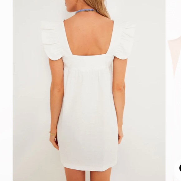 White Hazel Flutter Sleeve Dress
POMANDER PLACE - Picture 4 of 7